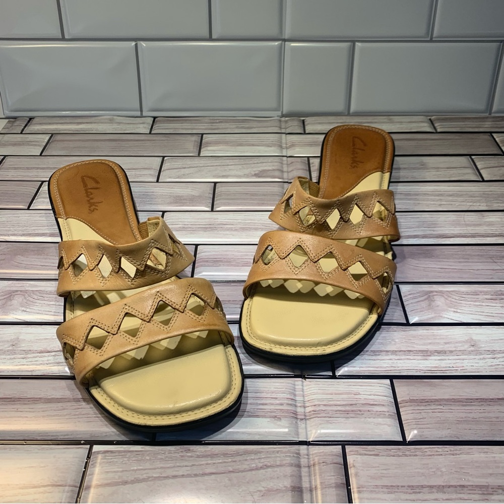 Clarks Tan Leather Cut Out Slip on Sandals Womens Size 8.5